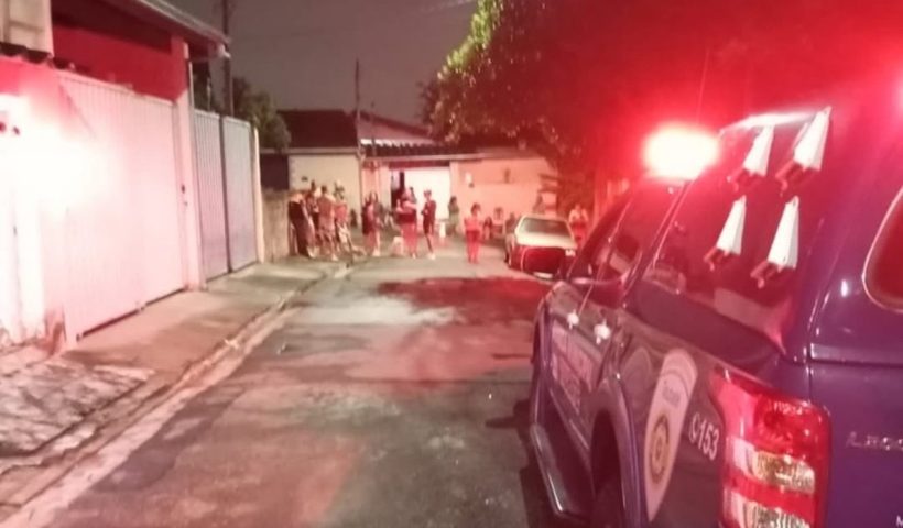 Risco de explosão por vazamento de gás faz famílias deixarem imóveis, em Taubaté