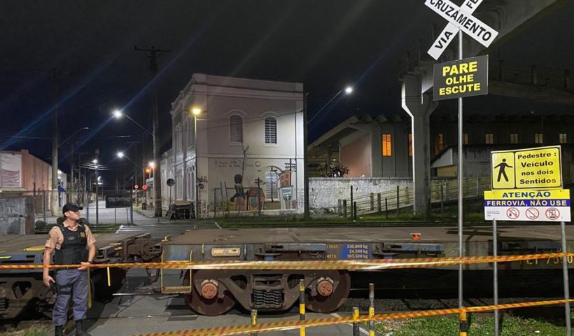 Homem morre após ser atropelado por trem em Taubaté
