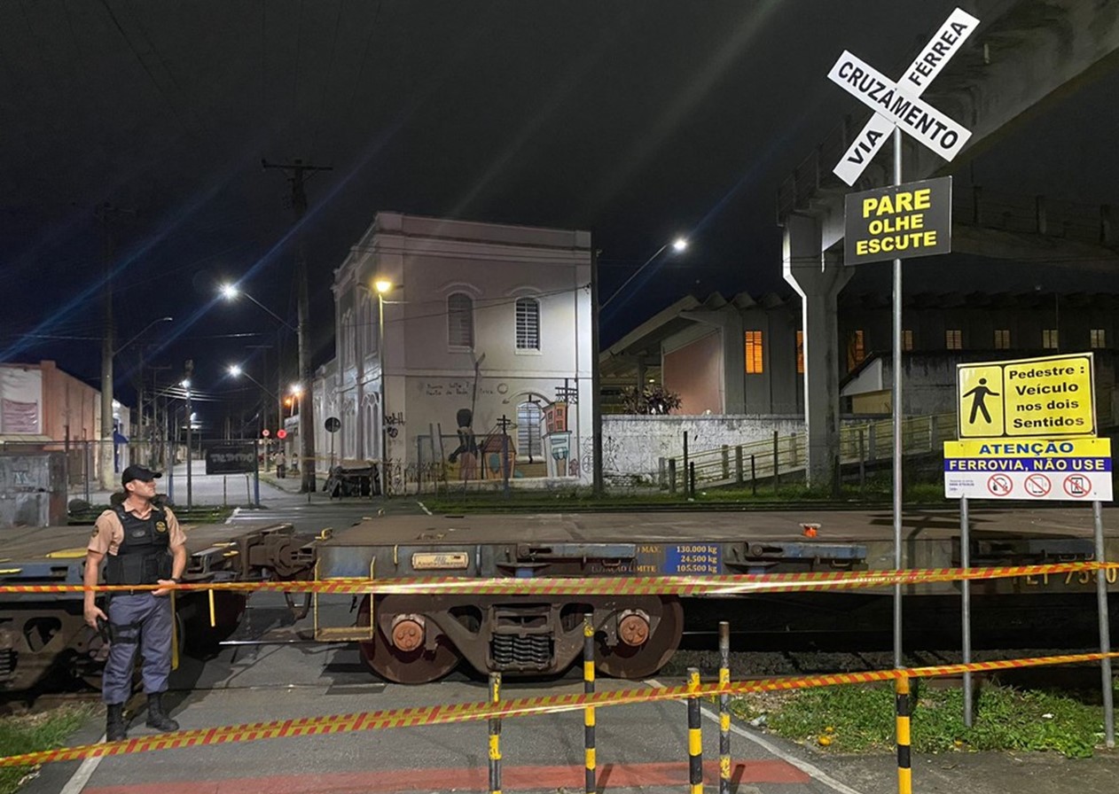 Homem morre após ser atropelado por trem em Taubaté