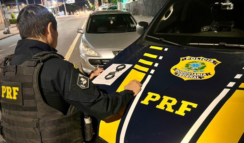 Homem procurado por tentativa de feminicídio é preso pela PRF