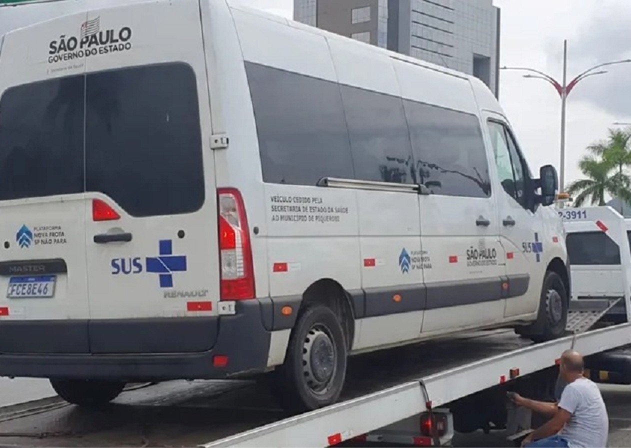 Governo de SP cortará contrato com prefeitura após Van do SUS ser usada para levar passageiros à praia em Caraguá