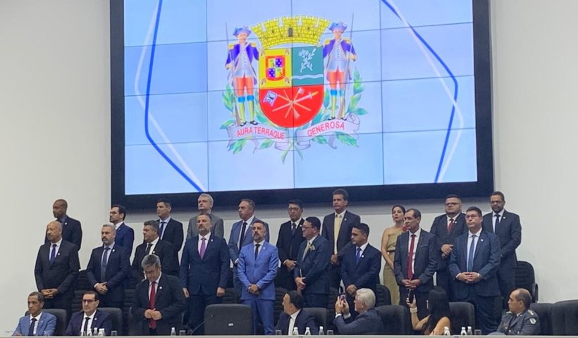 Vereadores de São José iniciam mandato com 86% de aumento de salários