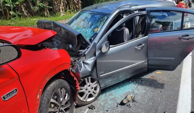 Acidente na Rio-Santos mata casal de idosos morre e deixa outras duas pessoas feridas
