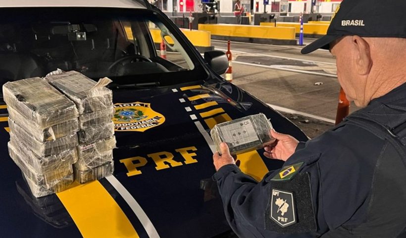 Casal é preso com quase 14 kg de droga em carro na Dutra, em Jacareí