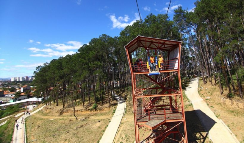 Homem é encontrado morto após acessar tirolesa em parque de SJC