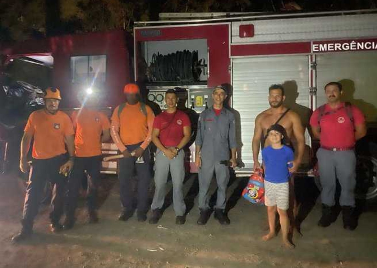 Pai e filho são resgatados após se perderem em trilha em São Sebastião