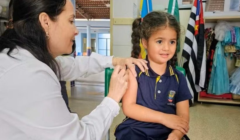 Jacareí inicia campanha de vacinação nas escolas