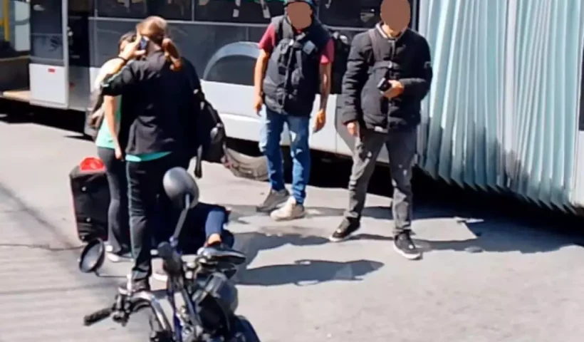 SJC: Motociclista fica ferido após bater em ônibus da Linha Verde