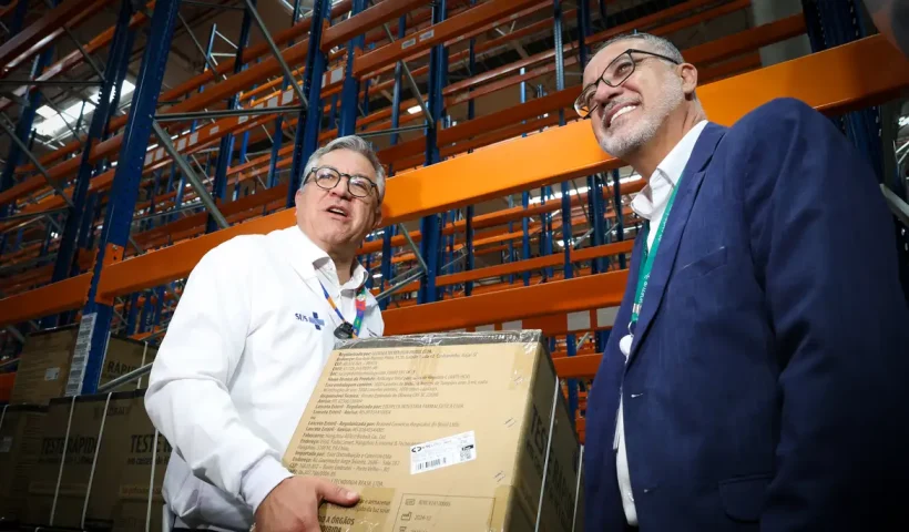 Ministério da Saúde recebe 1,3 milhão de vacinas contra a covid-19