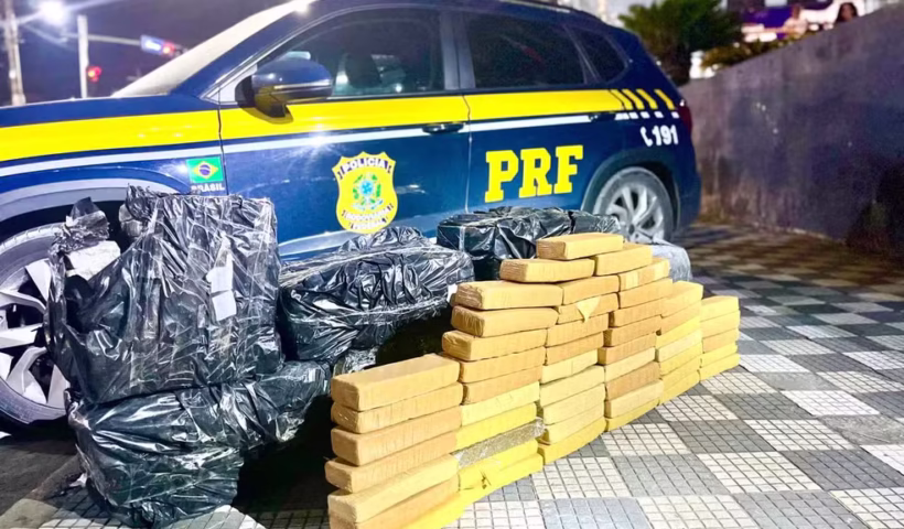 Homem morre em troca de tiros após tentar fugir com 213 kg de drogas na Dutra, em Jacareí