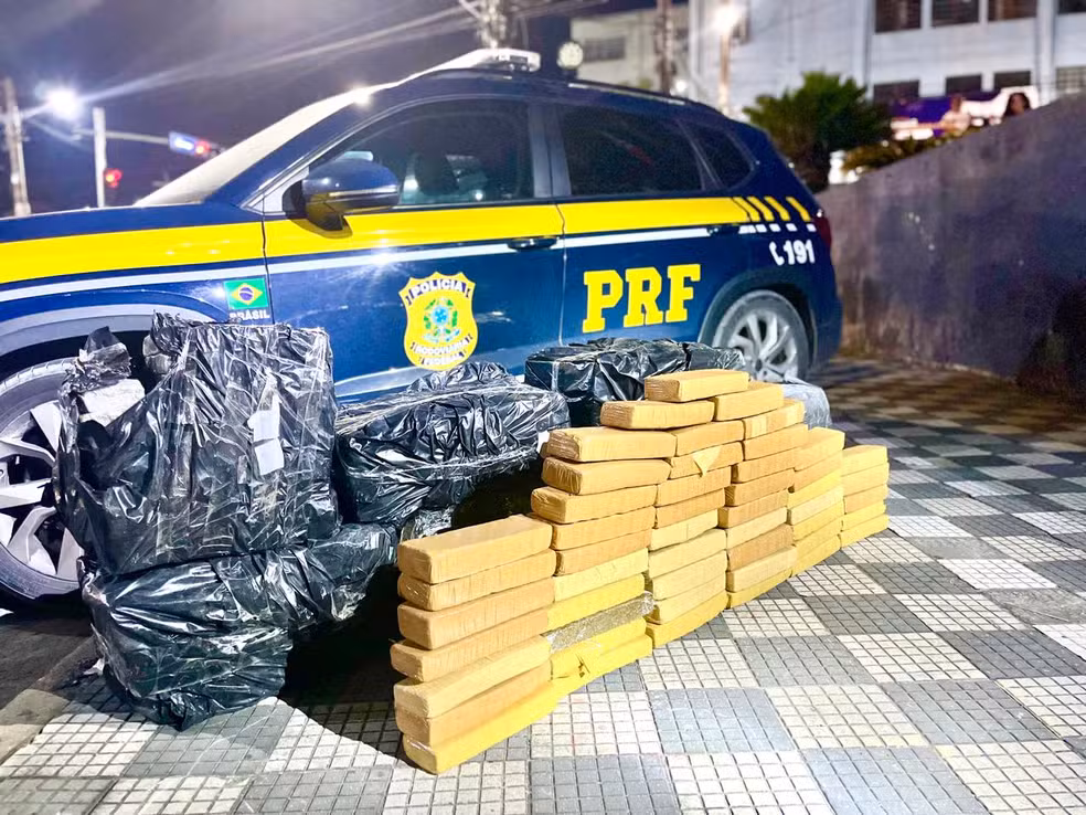 Homem morre em troca de tiros após tentar fugir com 213 kg de drogas na Dutra, em Jacareí