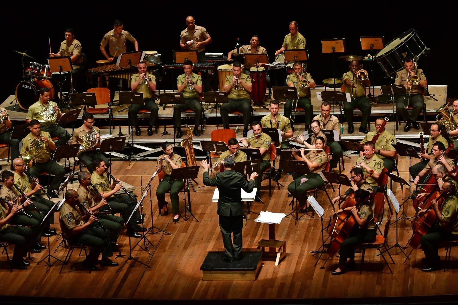 Banda Sinfônica do Exército se apresenta em Jacareí