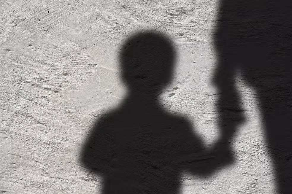 Mulher condenada a 16 anos por deixar sobrinha-neta morrer de fome em Caçapava