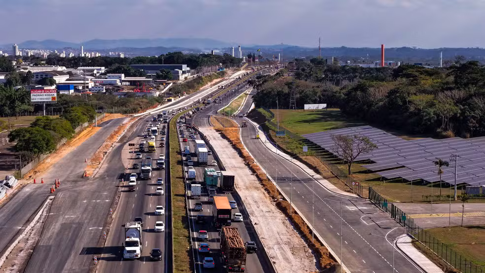 CCR libera 4 km de pistas marginais na Dutra em São José dos Campos