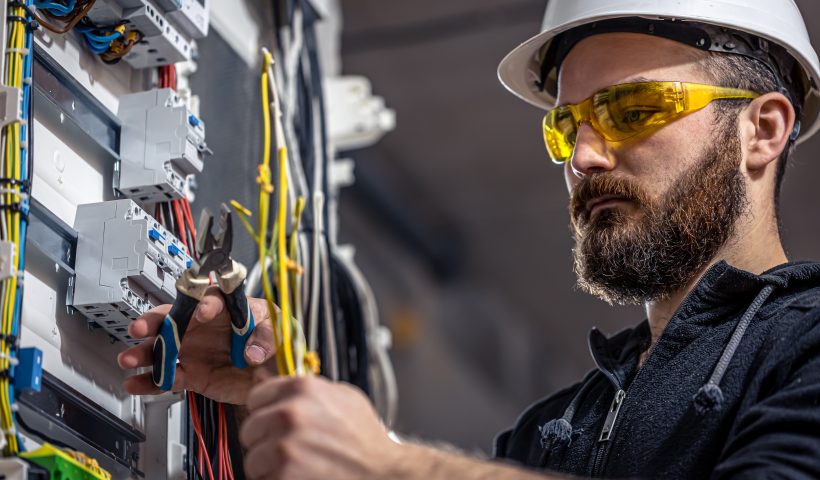 Jacareí abre inscrições para cursos de instalação e reparos elétricos