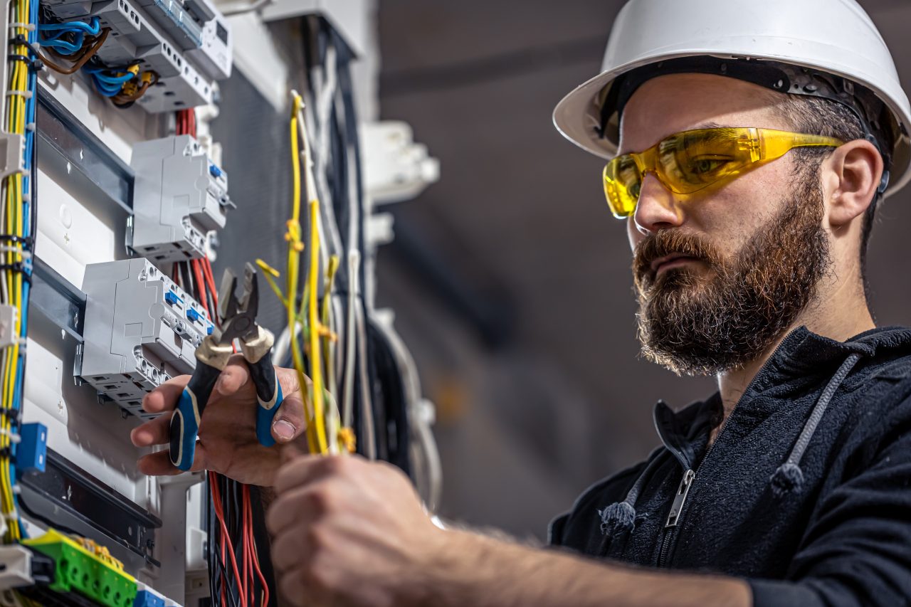 Jacareí abre inscrições para cursos de instalação e reparos elétricos