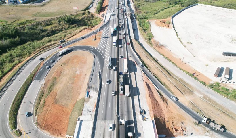 Jacareí ganha mais 2km de pista marginal da Dutra