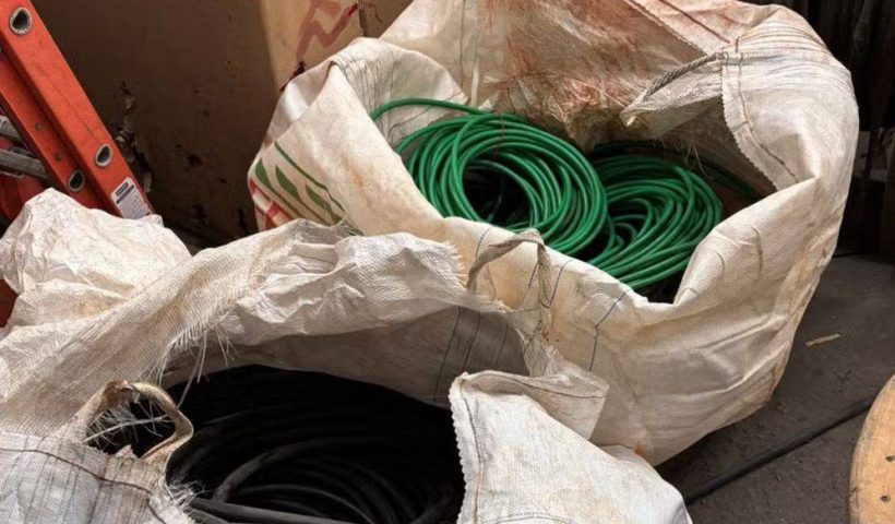 Dupla é presa ao tentar furtar 460 kg de fios de cobre em indústria de Pinda