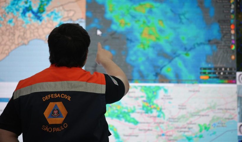 SP instala gabinete de crise para chuvas do Ano Novo; Litoral Norte em alerta