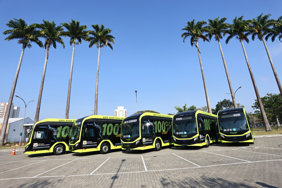 Prefeitura apresenta os primeiros ônibus da nova frota elétrica