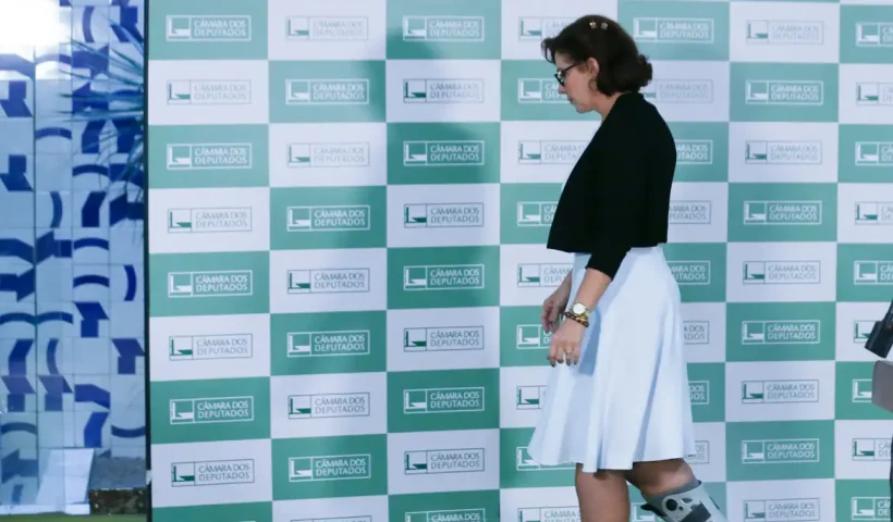 Moraes anula decisão da Câmara e decreta perda de mandato de Zambelli