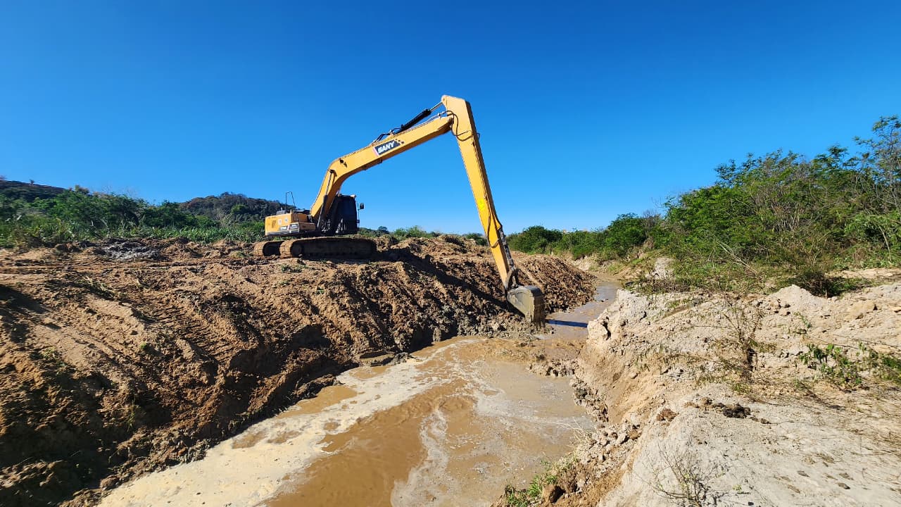 Taubaté amplia desassoreamento de córregos para reduzir alagamentos