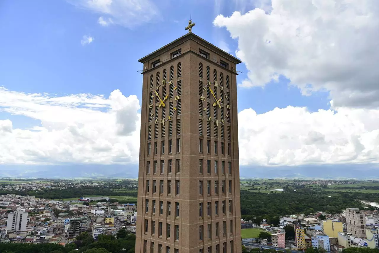 Torre Brasília celebra 65 anos como ícone de fé e cultura no Santuário Nacional