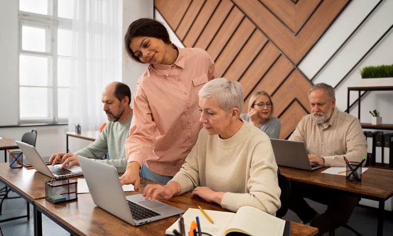 Jacareí encerra nesta terça-feira inscrições para cursos de qualificação voltados ao público 60+