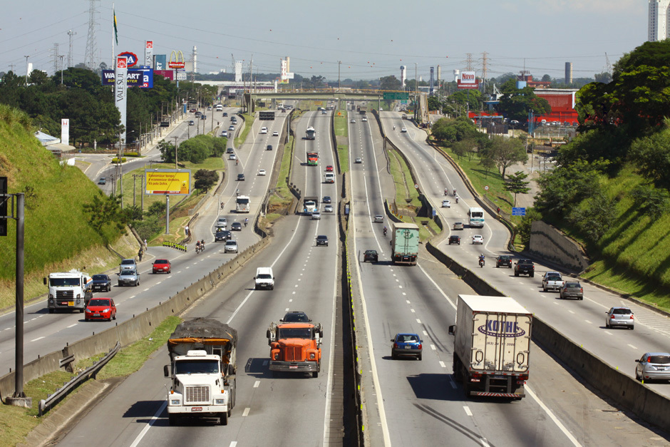 Obras interditam trecho da marginal da Dutra em São José dos Campos a partir desta segunda-feira (12)