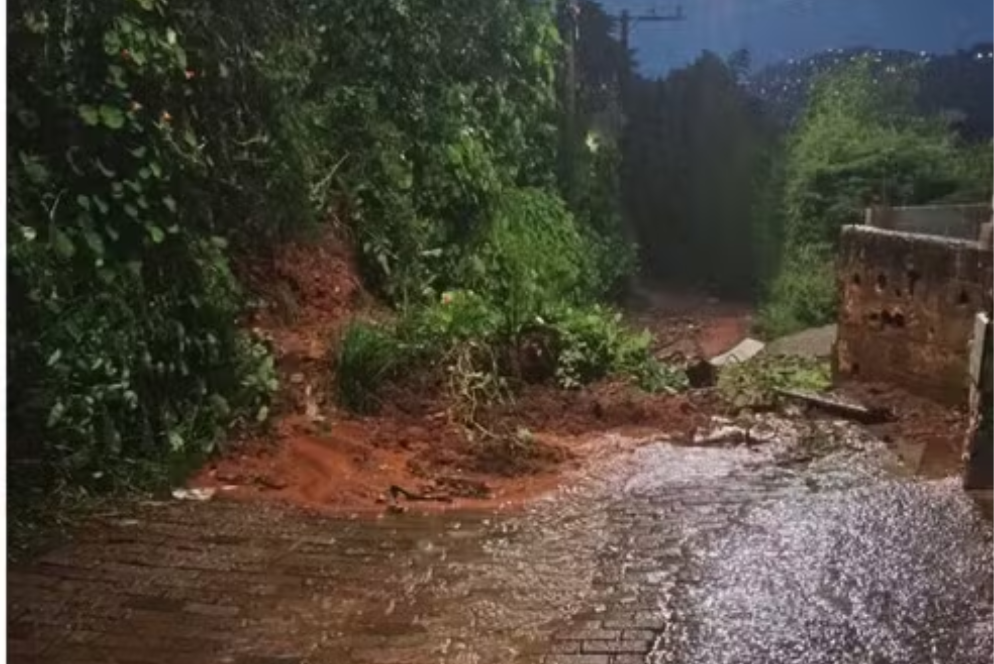 Temporada de chuvas causa estragos e interdição de imóvel em Campos do Jordão