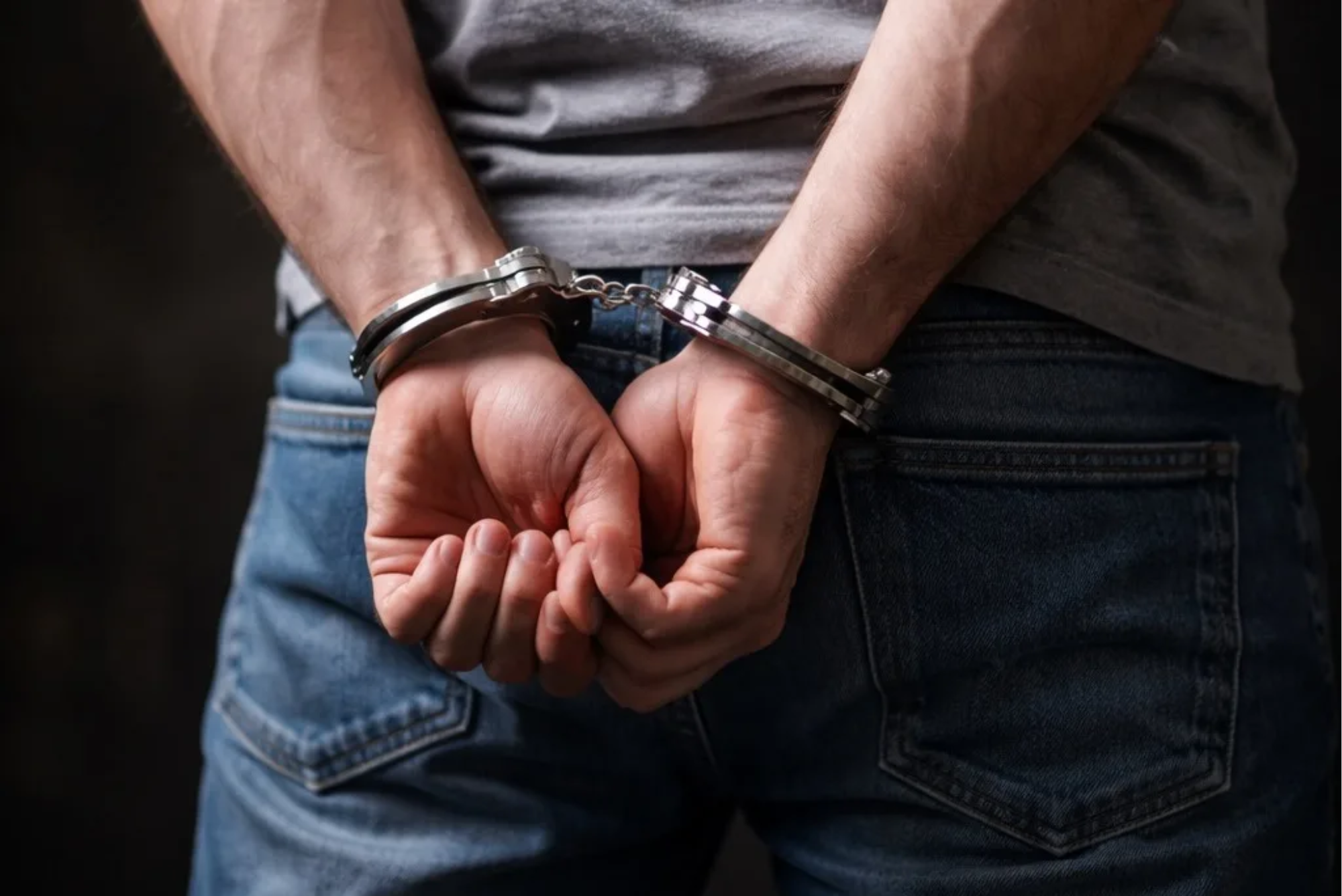 Homem é preso em flagrante após descumprir medida protetiva e agredir ex-mulher em SJC