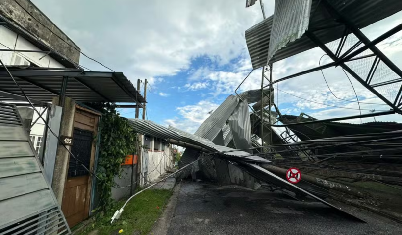 Temporal com ventos fortes causa estragos e derruba estruturas em Taubaté