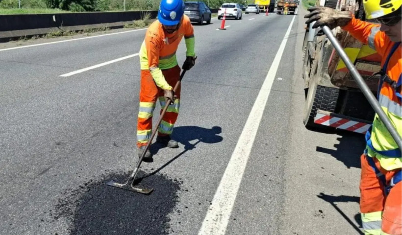 Concessionária realiza megaoperação de tapa-buracos na Via Dutra no Vale do Paraíba