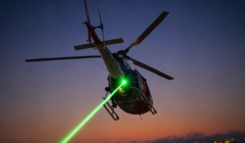 Homem é detido após atingir helicóptero Águia com laser em SJC