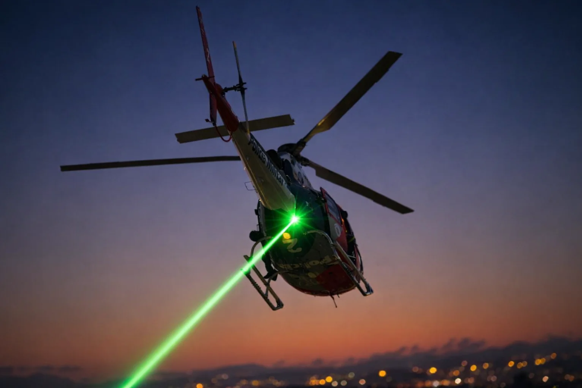 Homem é detido após atingir helicóptero Águia com laser em SJC