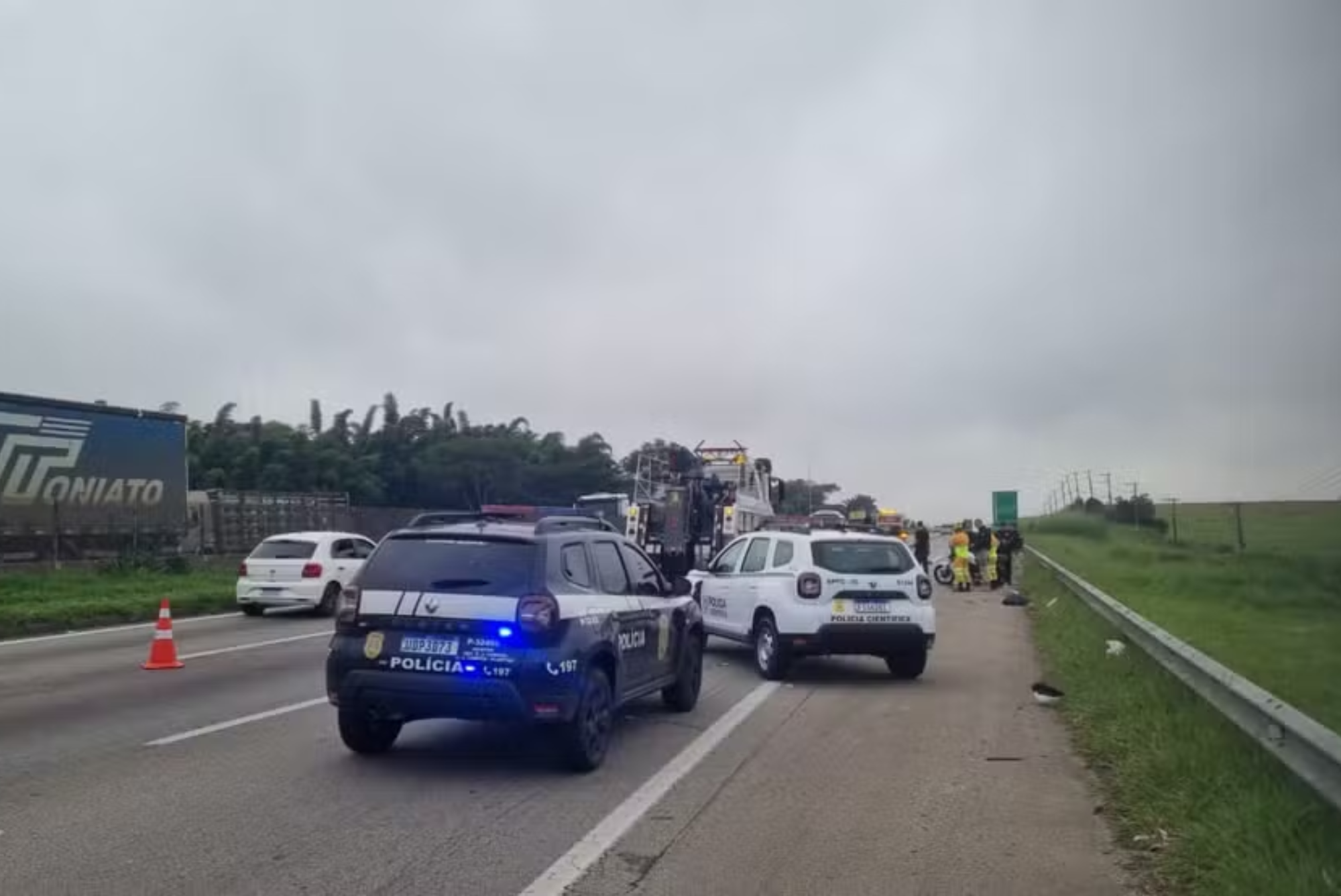 Acidente fatal deixa dois mortos na Rodovia Presidente Dutra em São José dos Campos