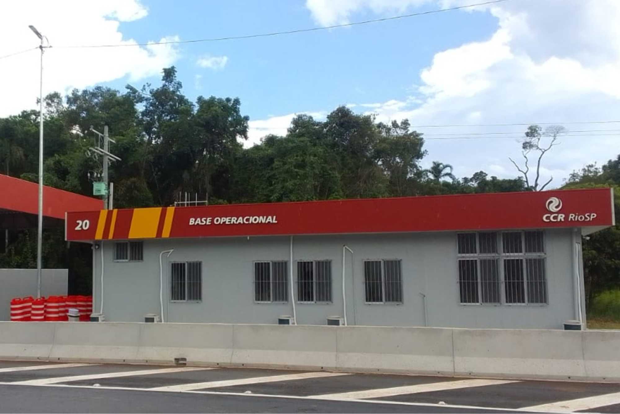 Criminosos invadem base da CCR e roubam viatura de resgate na Via Dutra