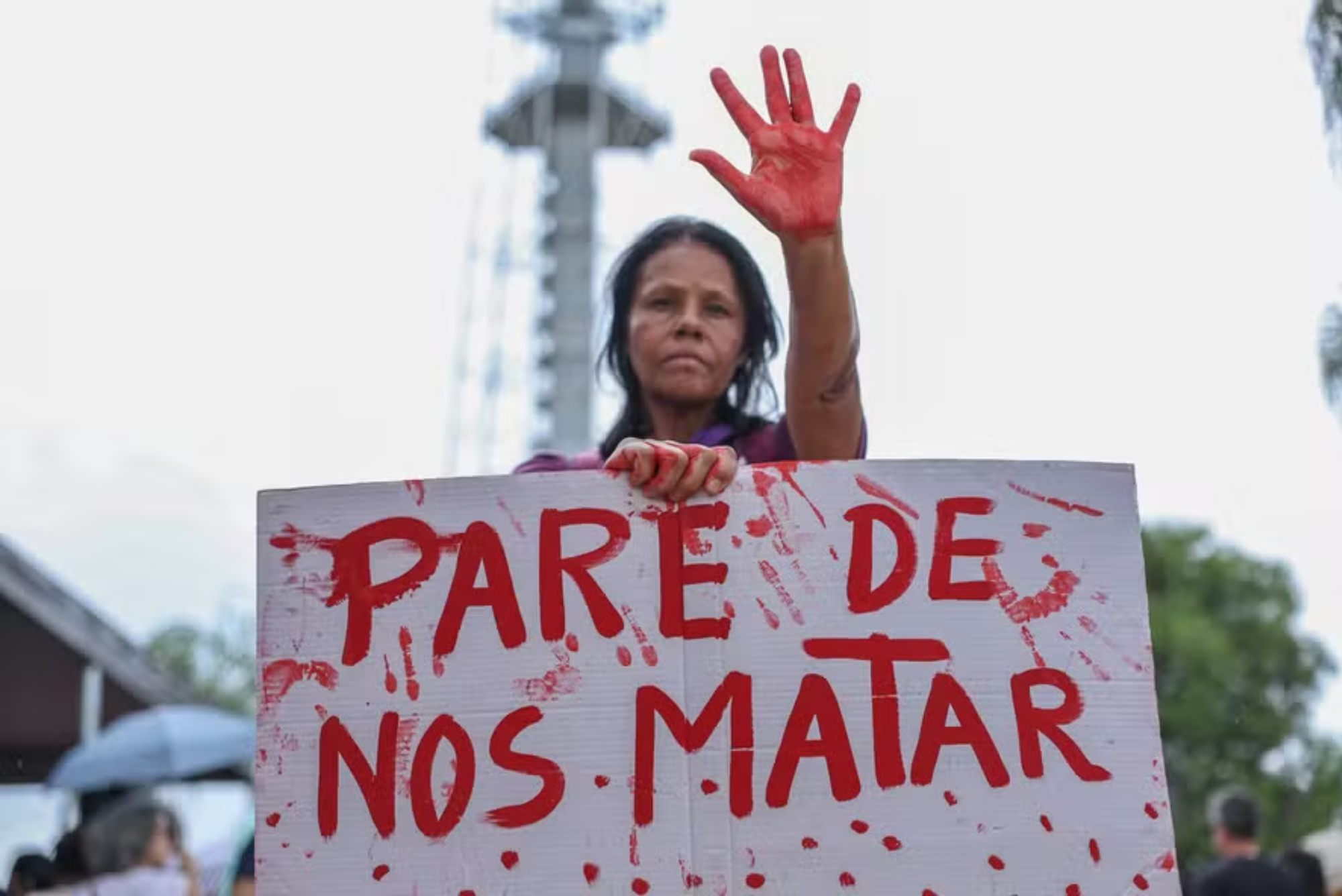 Brasil registra alta no feminicídio e falha na eficácia de medidas protetivas