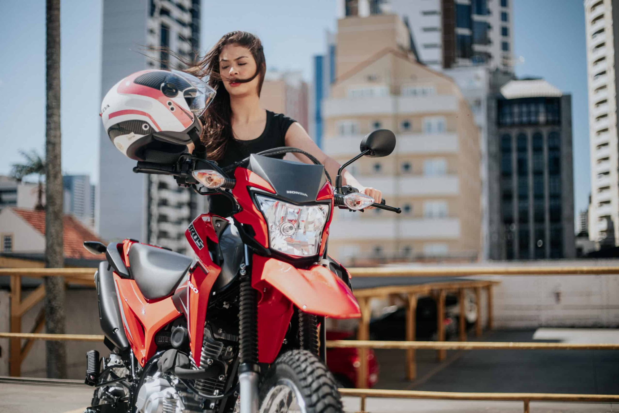 Taubaté oferece curso gratuito de direção defensiva para motociclistas mulheres