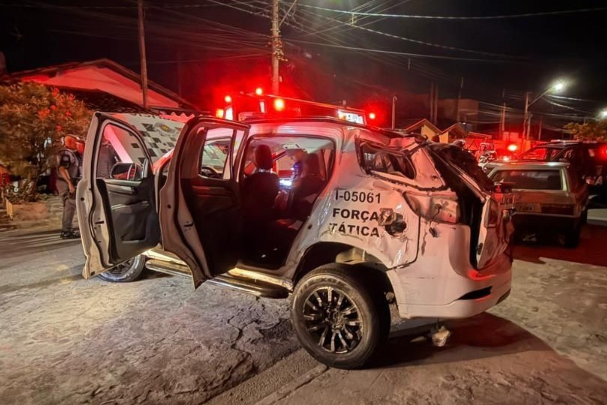 Policial militar morre e outro fica ferido em capotamento durante perseguição em Taubaté