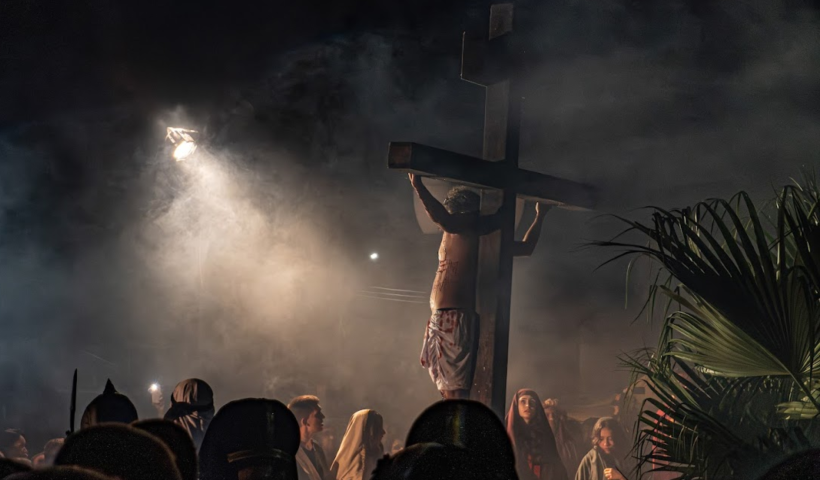 'Paixão de Cristo' em Tremembé: 43 anos do espetáculo que emociona o Vale do Paraíba