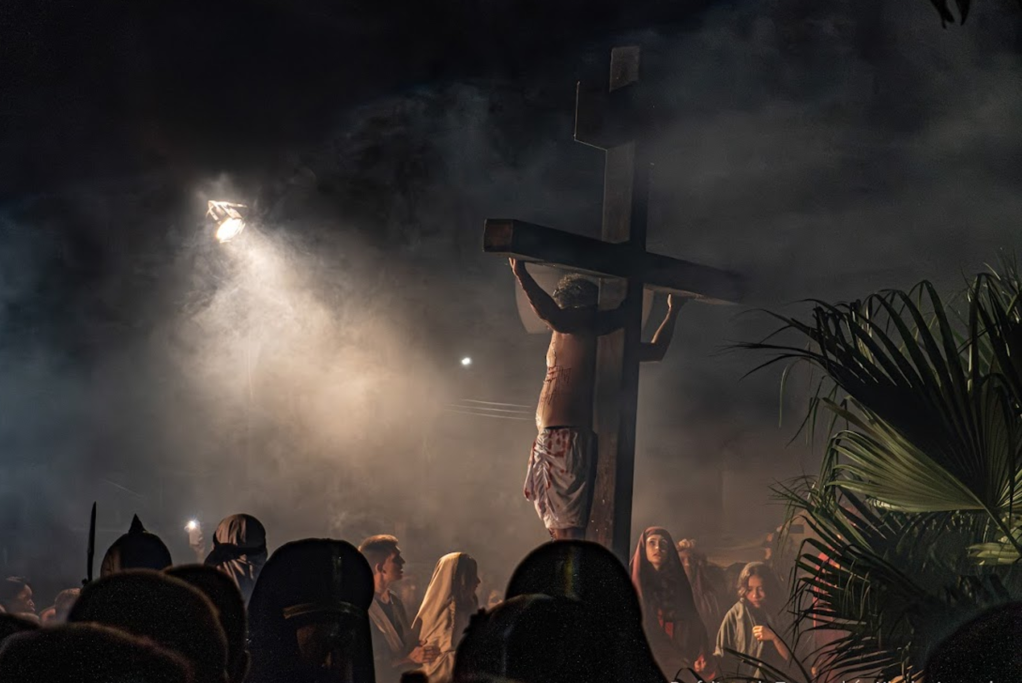 'Paixão de Cristo' em Tremembé: 43 anos do espetáculo que emociona o Vale do Paraíba