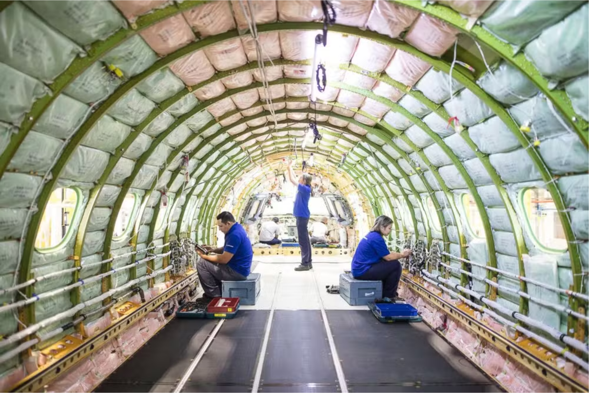 Embraer abre 160 vagas para curso gratuito de produção aeronáutica; saiba como se inscrever