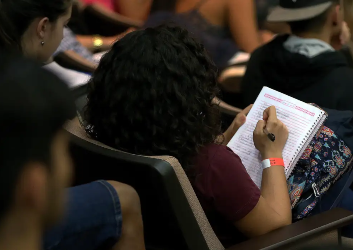 Fies: Governo prepara medidas para reduzir dívida de 160 mil estudantes
