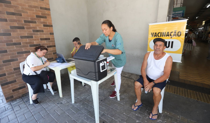 Mercadão Municipal de Jacareí recebe vacinação itinerante neste sábado (11)