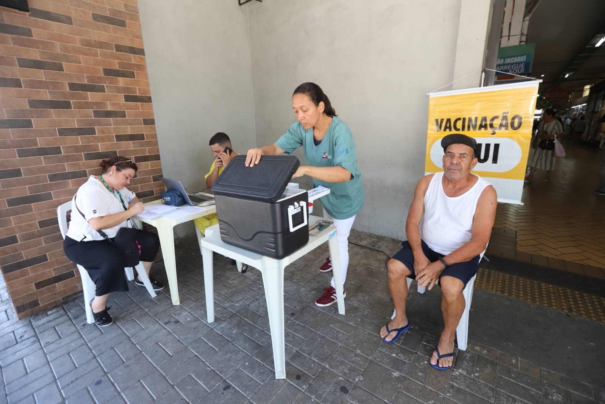  Mercadão Municipal de Jacareí recebe vacinação itinerante neste sábado (11)