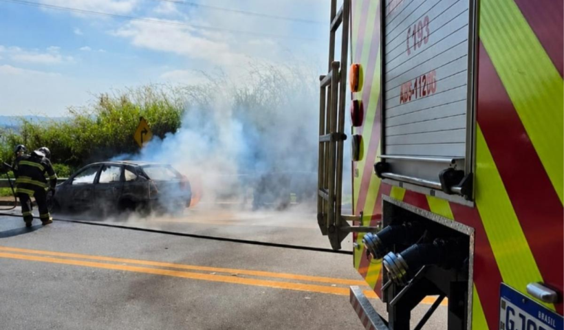 Incêndio em veículo interdita Rodovia Oswaldo Cruz por 3 horas em Taubaté