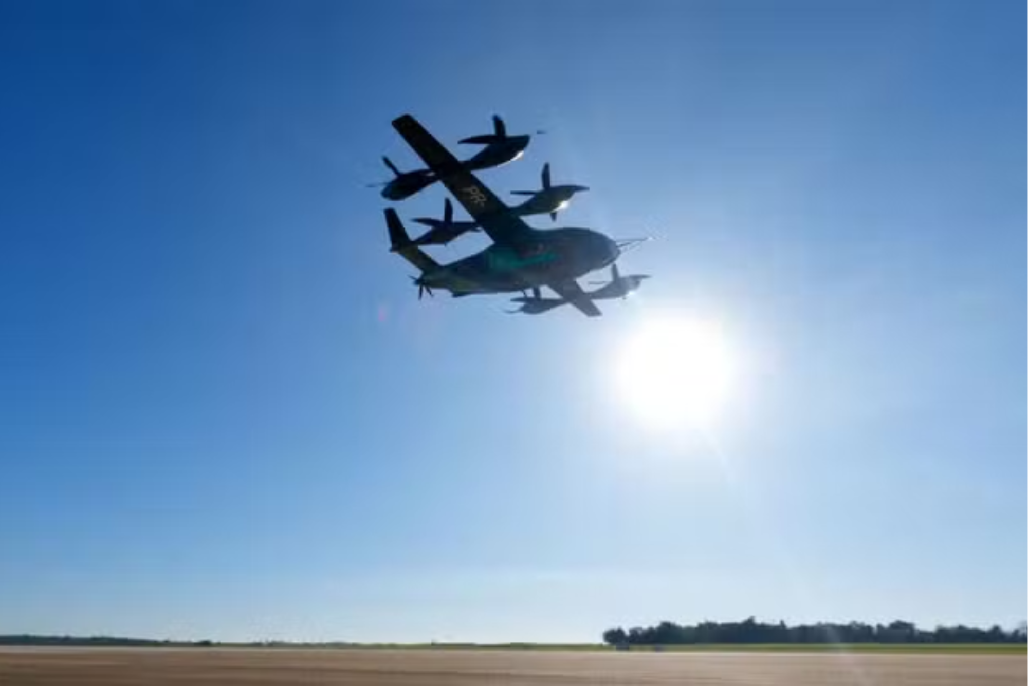 Carro voador da Embraer conclui testes de voo pairado