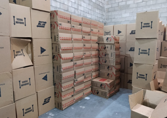 PF fecha galpão com mais de 110 mil maços de cigarros contrabandeados em Caçapava