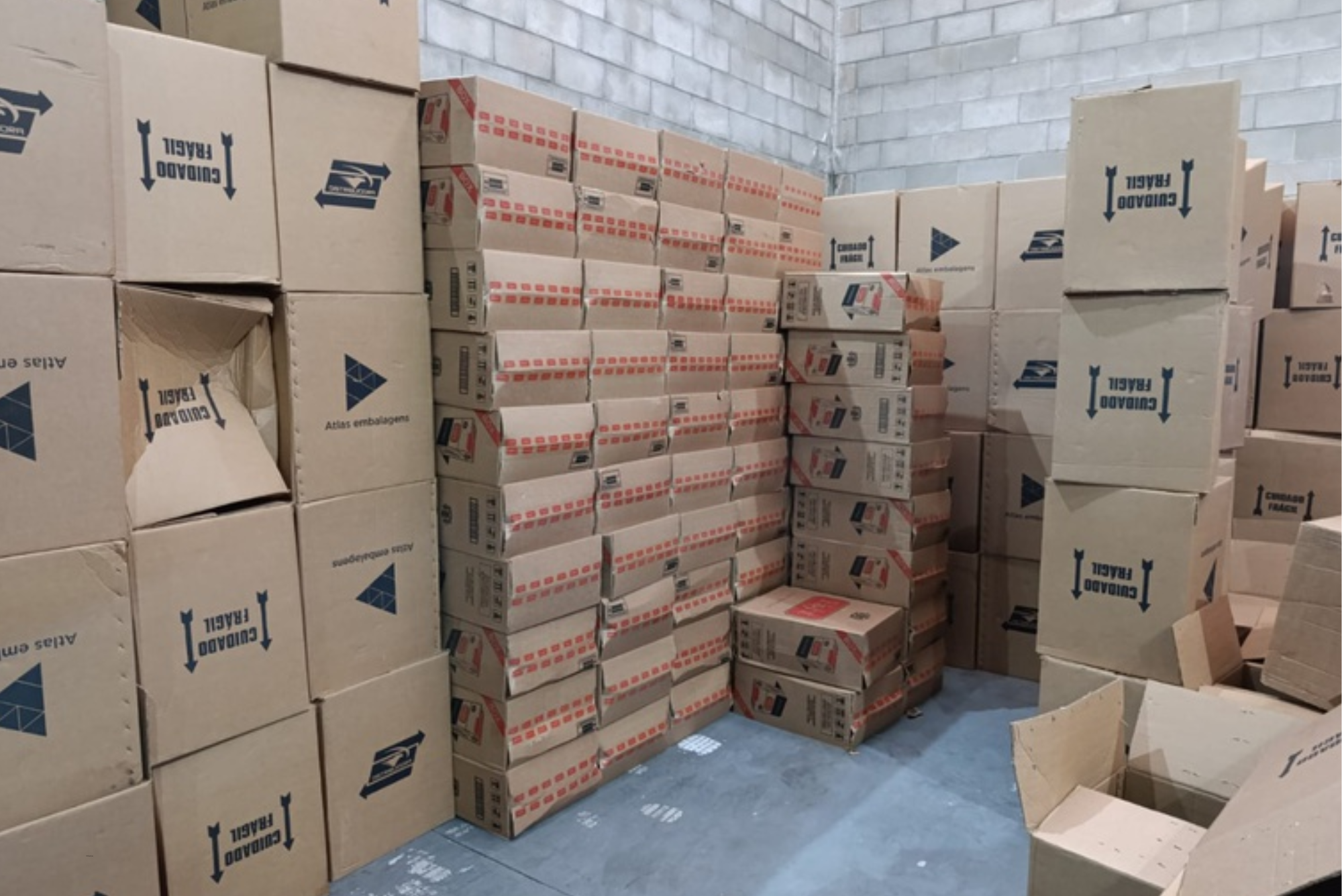 PF fecha galpão com mais de 110 mil maços de cigarros contrabandeados em Caçapava
